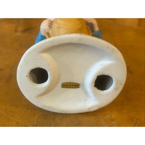 Royal Crown Porcelain Figurines 7.5"  Laurel Hardy (5589) Read - Picture 6 of 7